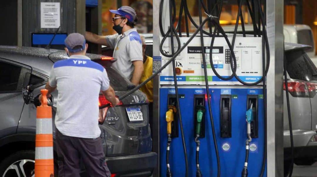 Problemas para cargar nafta: algunas estaciones no tienen combustible
