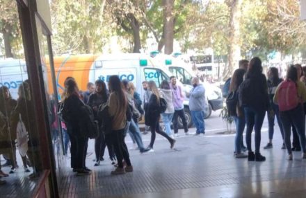 Córdoba: llevó brownies “especiales” al trabajo e intoxicó a más de 20 compañeros