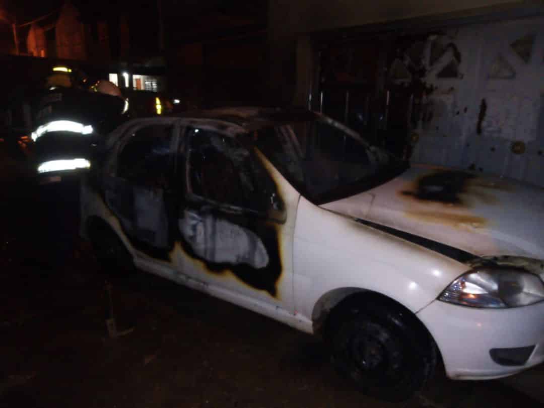 Se incendió un taxi e investigan si fue intencional