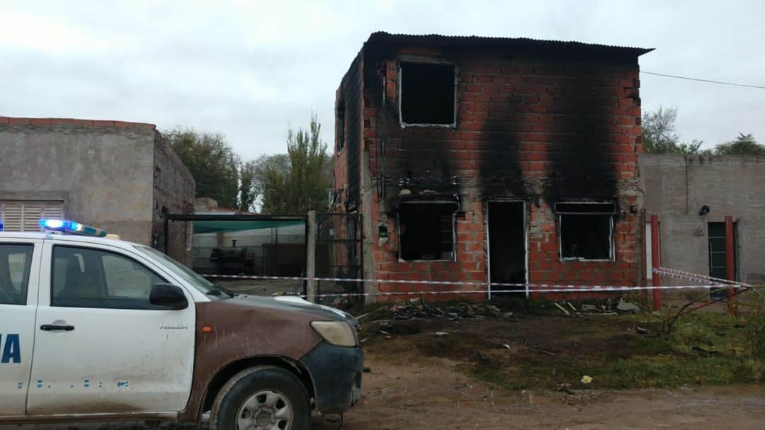 Salvó a su hijo y luego murió en el incendio: “el padre pudo arrojar por la ventana a un chiquito de un año y medio”