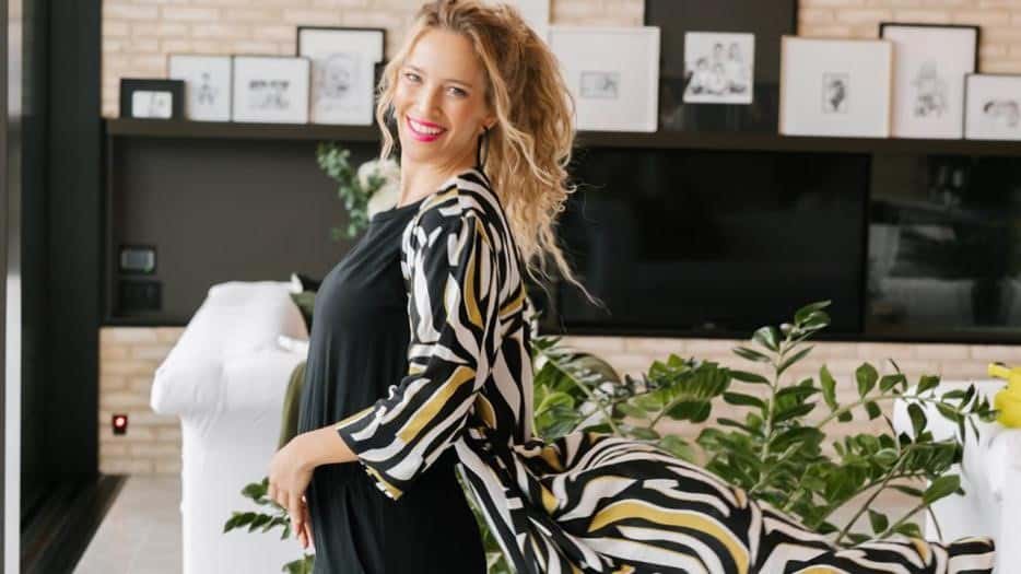 Luisana Lopilato posó para una foto con la pancita embarazada al aire: “Mami canchera”