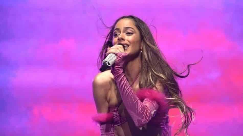 Tini desata una fiesta de baile y color en el Hipódromo de Palermo con L-Gante de invitado