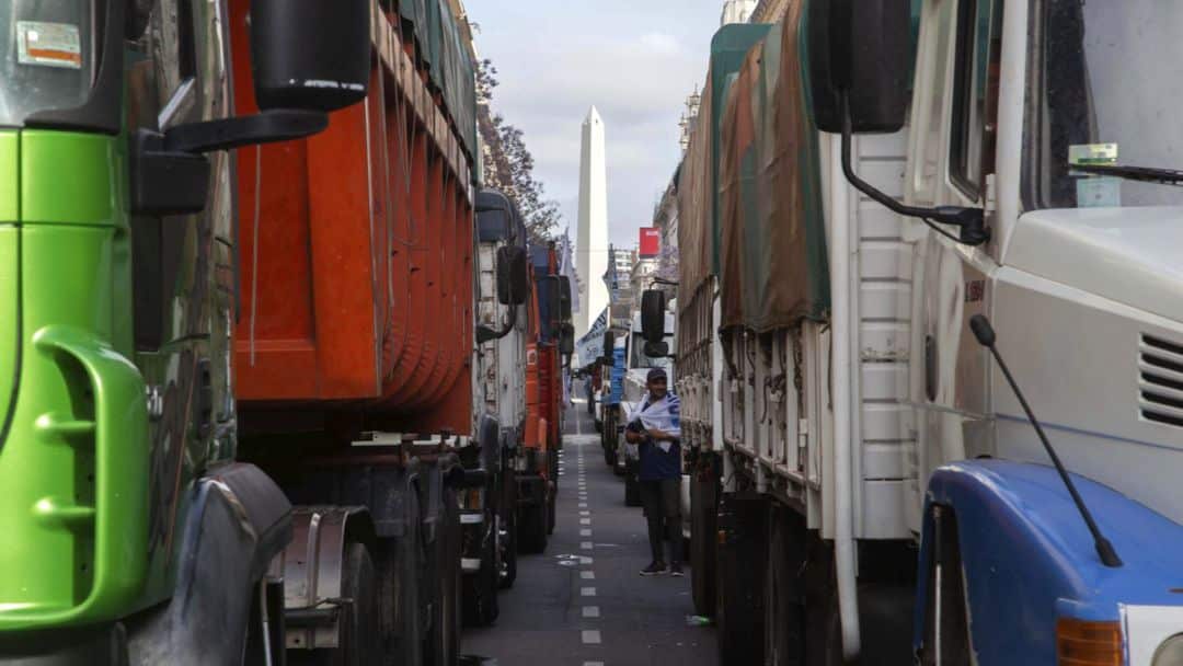 Fracasó la paritaria de camioneros y el lunes empieza un paro nacional