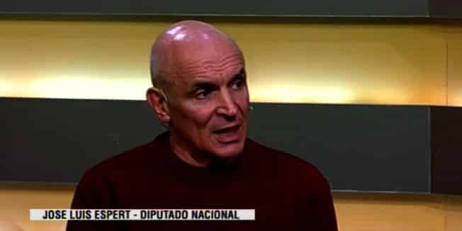 Espert: “Alberto es un títere y Cristina debería decidir si quiere estar afuera del gobierno, serruchando el piso, o adentro. Son siniestros los dos”