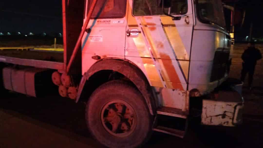 Falleció un motociclista tras chocar con un camión