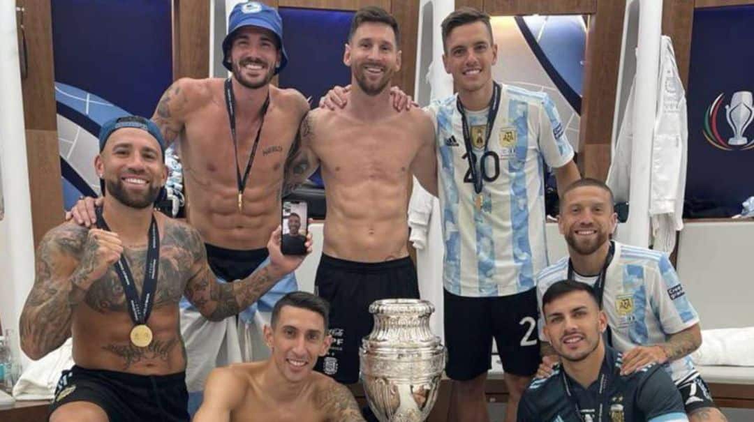 El gran gesto de los jugadores de la Selección con el Kun Agüero: lo llamaron desde el vestuario