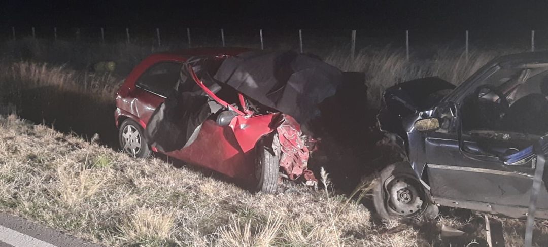 Tragedia en la ruta: dos personas fallecidas y un herido en un choque frontal