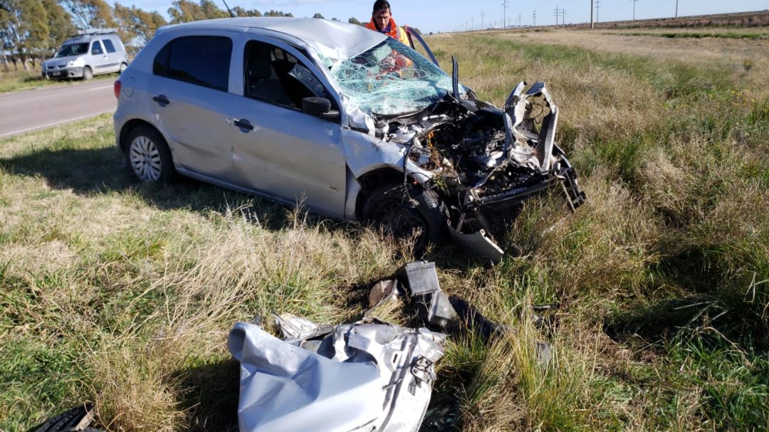 Se salvó de milagro: ruedas desprendidas de un camión golpearon un auto que circulaba en ruta 51