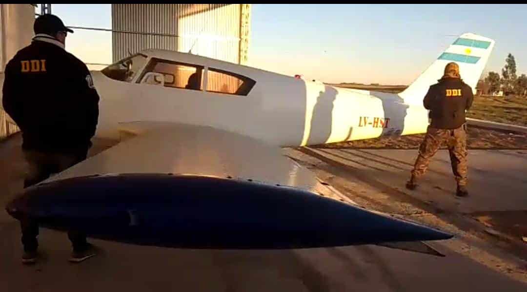 Encontraron una avioneta robada y muchas armas en el campo del hermano de Rocío Marengo