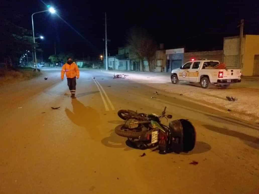 Tres personas terminaron heridas tras un choque entre motos