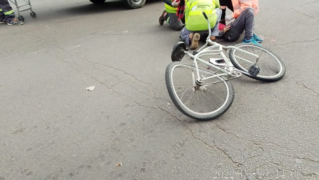 Un ciclista terminó herido tras un choque en Avenida Alem