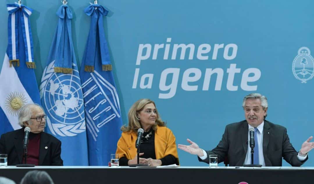 Alberto Fernández confundió el nombre de una organización social y la llamó “garganta profunda”
