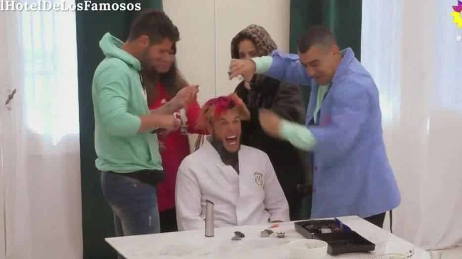 Alex Caniggia se rapó en El Hotel de los Famosos
