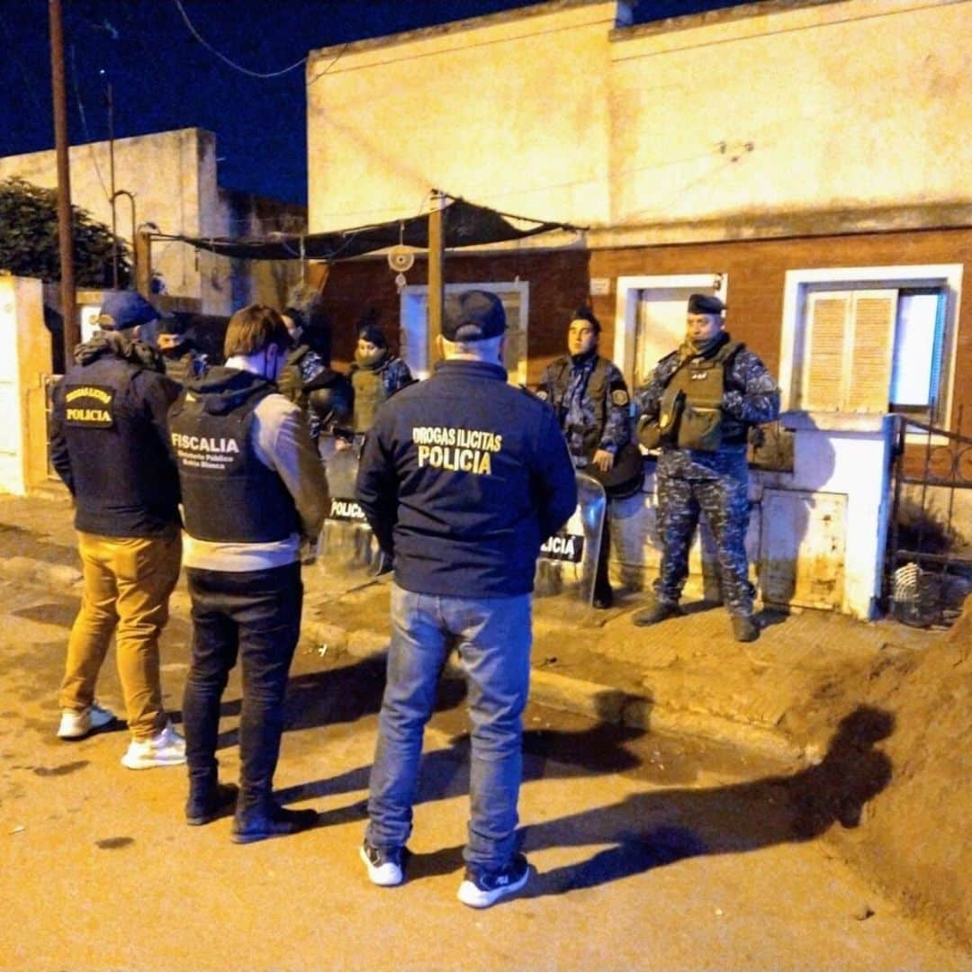 Cultivaban marihuana y la vendían en Villa Rosas: hay tres detenidos