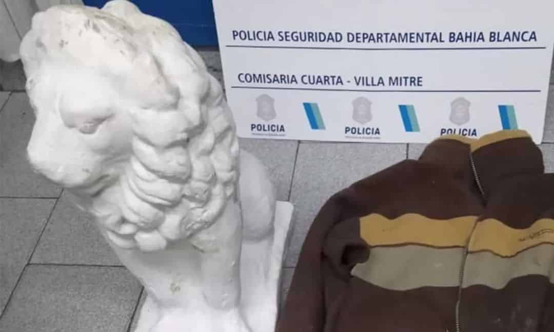 Intentó robar una estatua pero la policía lo detuvo
