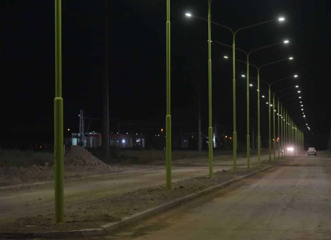 El intendente Gay inauguró nueva iluminación LED y obra de cordón cuneta en acceso a Los Chañares