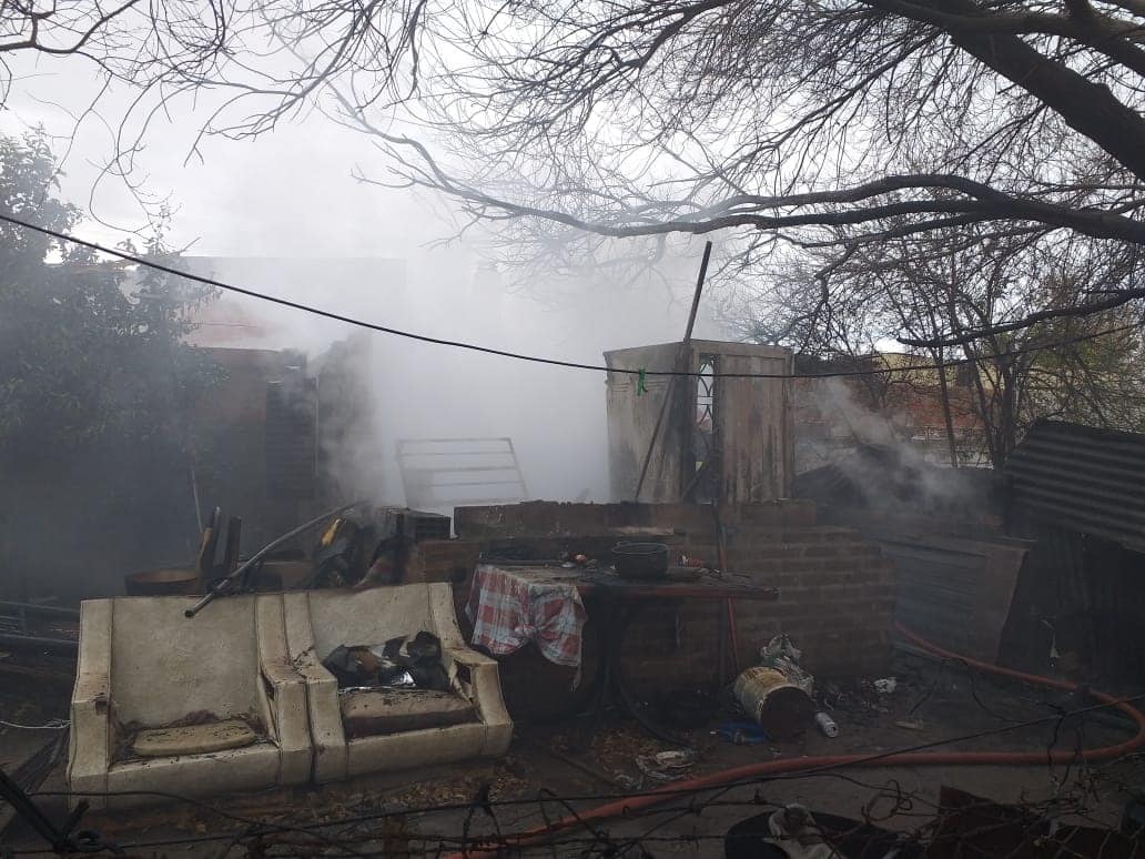 Un incendio destruyó una precaria vivienda