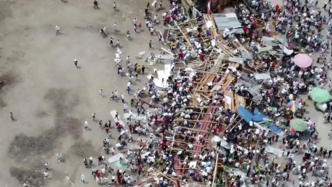 Se derrumbó una tribuna en una plaza de toros en Colombia: al menos cuatro muertos