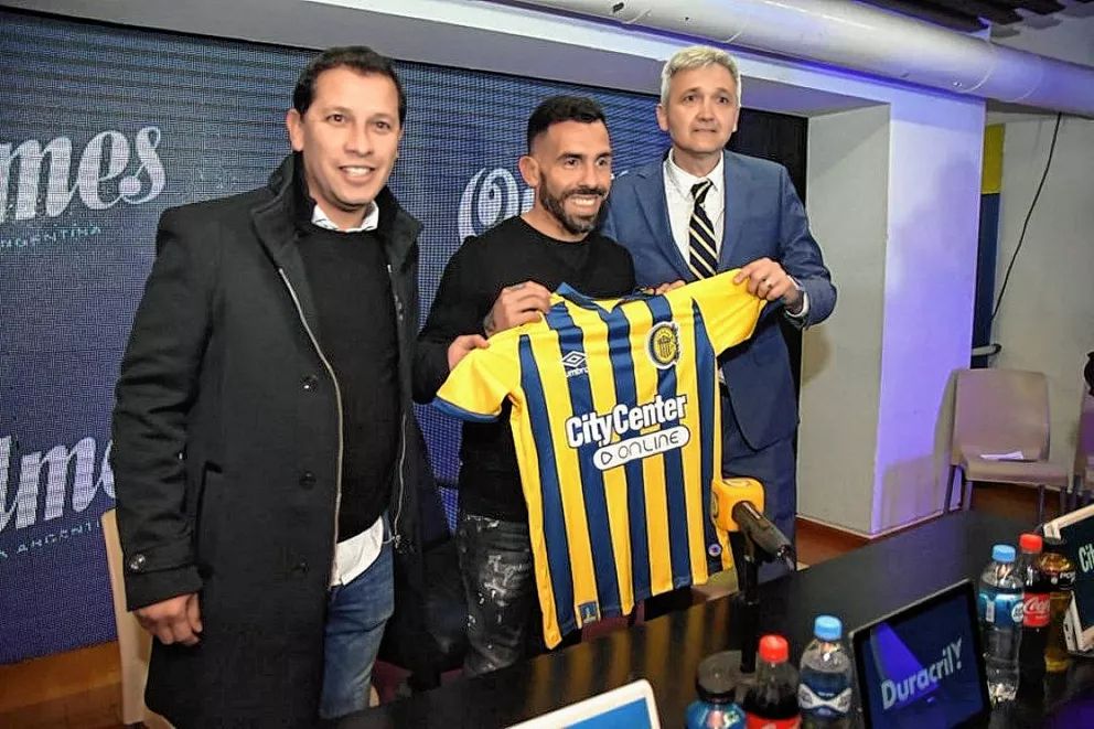 Tevez firmó su contrato y entrenó por primera vez a Central