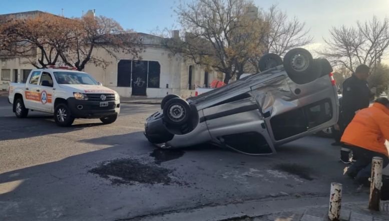 Choque entre dos vehículos en Rondeau y Tucumán