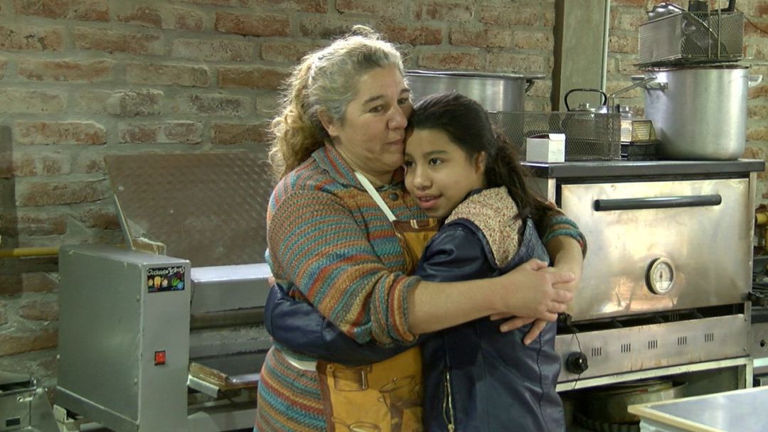 Xiomara necesita ayuda para ser operada y que pueda oír
