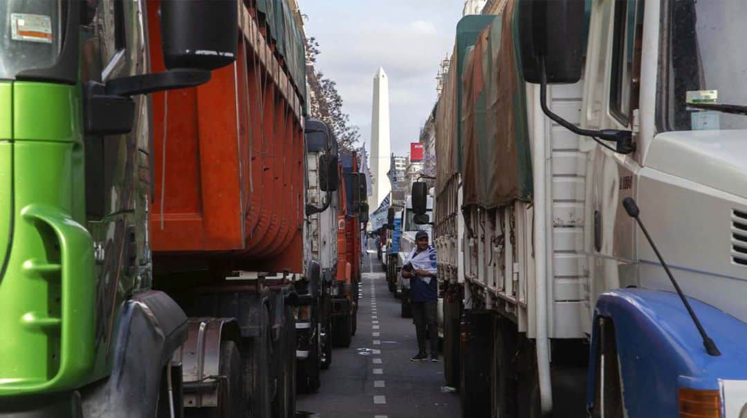 Mejoró el abastecimiento de gasoil, pero siguen las dificultades en casi todo el país