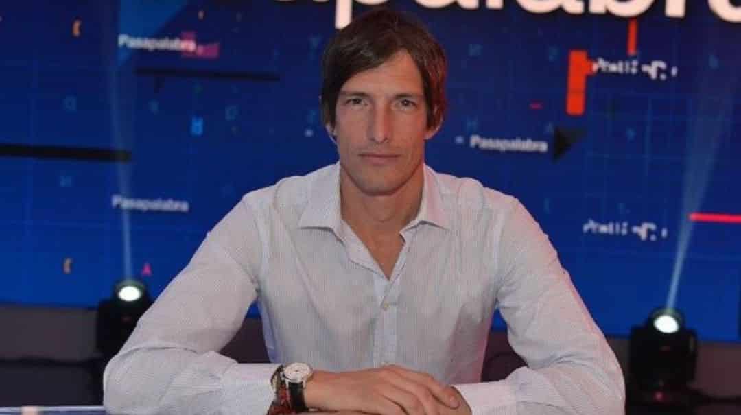 Los 45 años de Iván de Pineda, el conductor que se convirtió en modelo por la broma de un familiar