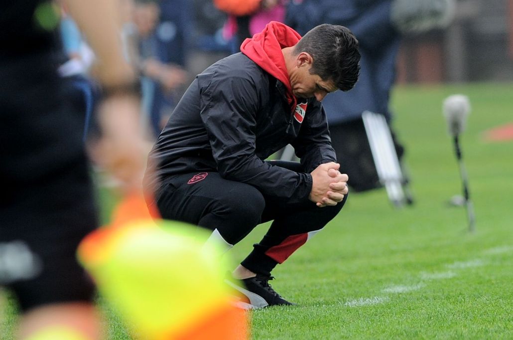 El bahiense Claudio Graf renunció como entrenador interino de Independiente y siguen los problemas