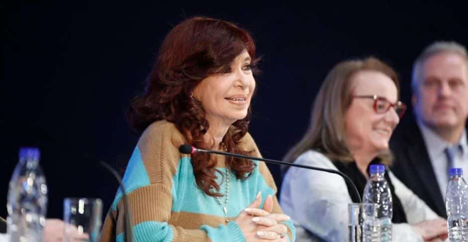 Cristina Kirchner: “La renuncia de Guzmán fue un acto de irresponsabilidad y de desestabilización institucional”v