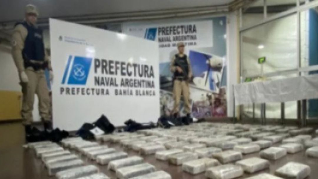 Hallan un séptimo bolso con droga en la ría