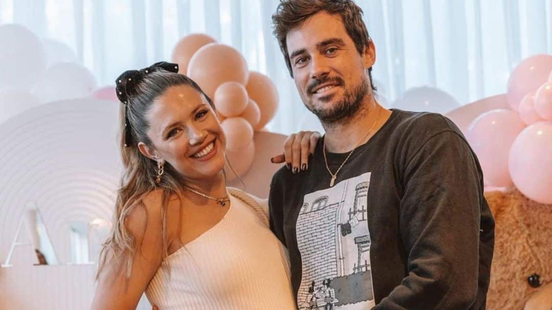 Stephanie Demner mostró la carita de su hija Arianna por primera vez