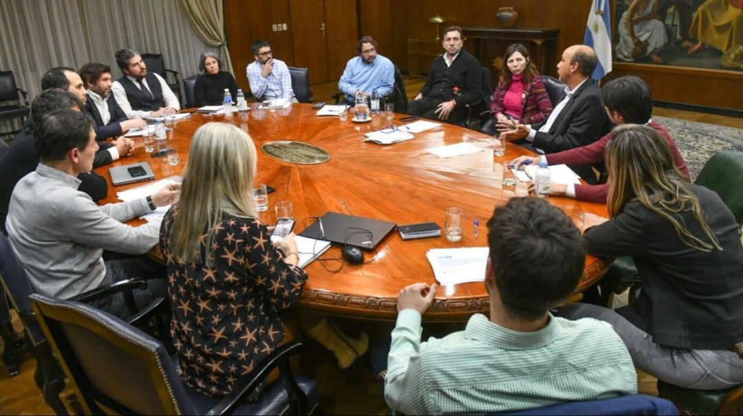 Batakis se reúne con Scioli, Pesce y Marcó del Pont para definir medidas sobre el dólar y la inflación