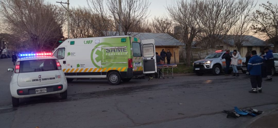 Un motociclista fue hospitalizado tras chocar contra un auto