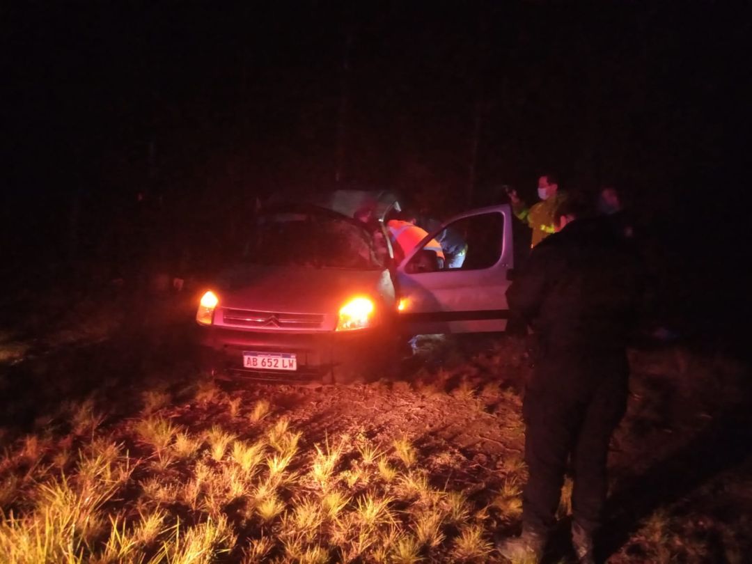 Un hombre terminó hospitalizado tras un vuelco en la ruta 51