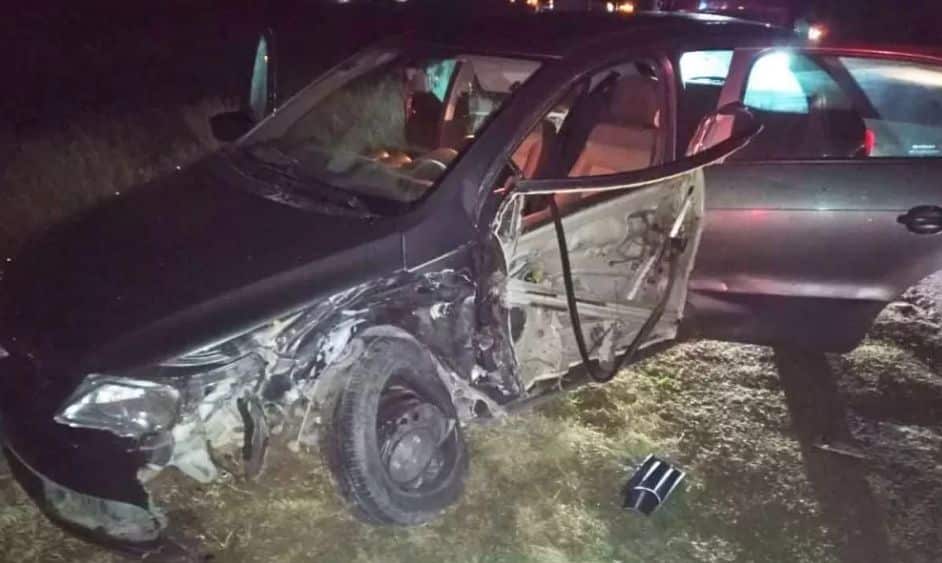 Accidente entre un auto y un camión en Ruta 33 y Zelarrayán