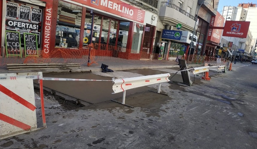 Corte total de calzada en la primera cuadra de Brown