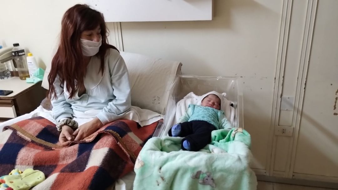 La historia de Santino, el bebé que nació en una camioneta