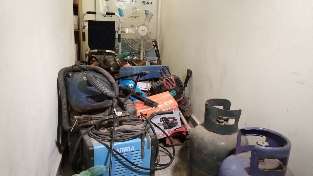 Secuestraron drogas y herramientas robadas en un allanamiento