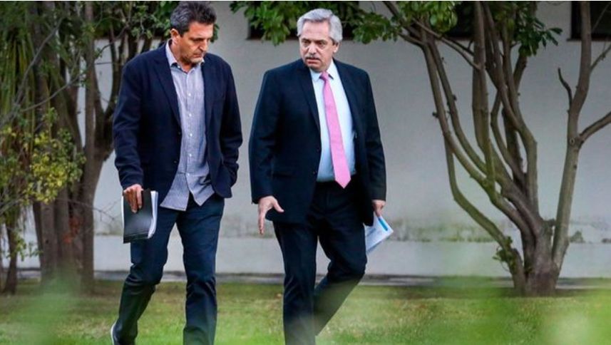 El dólar blue baja $16 tras los cambios en el Gabinete y se vende a $298