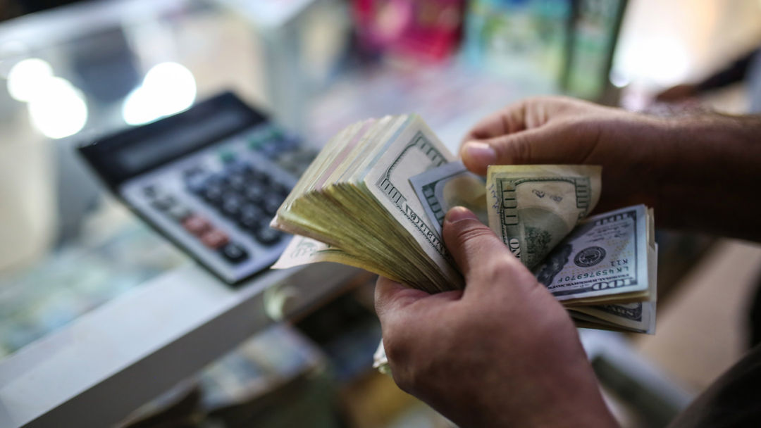 Tensión en la economía: el impacto de las restricciones cambiarias en las operatorias de las empresas