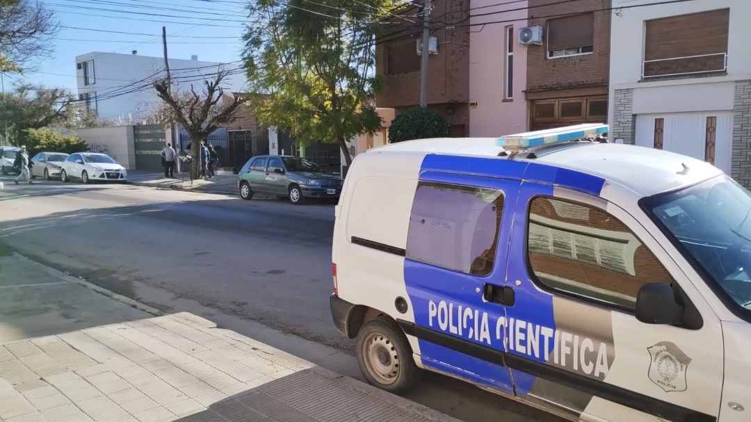 Investigan un robo millonario en donde funciona una compra-venta de dólares
