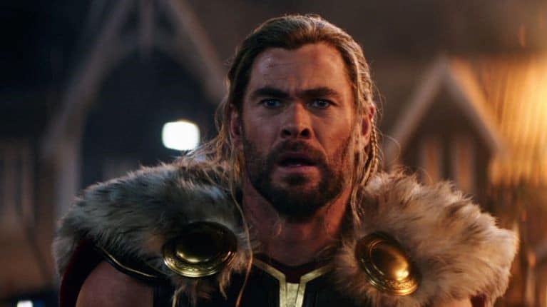 “Thor: amor y trueno”: una excéntrica y rockera lucha de dioses con la vuelta de Natalie Portman a la saga
