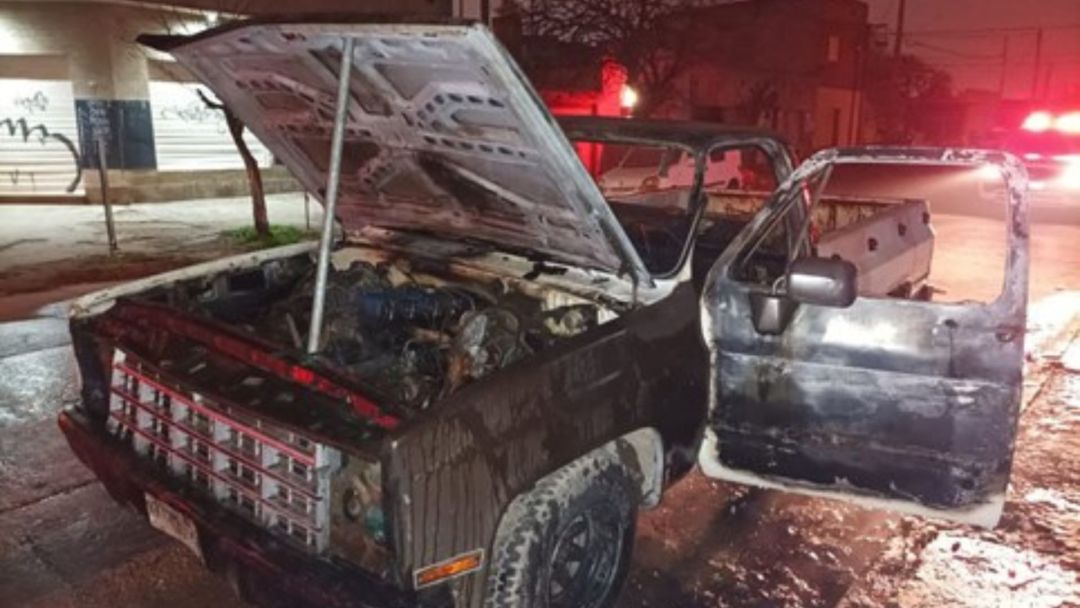 La policía investiga el incendio de una camioneta en el barrio Noroeste