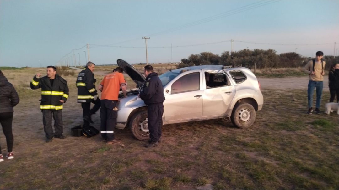 Choque, vuelco y dos heridos cerca del barrio Solares Norte