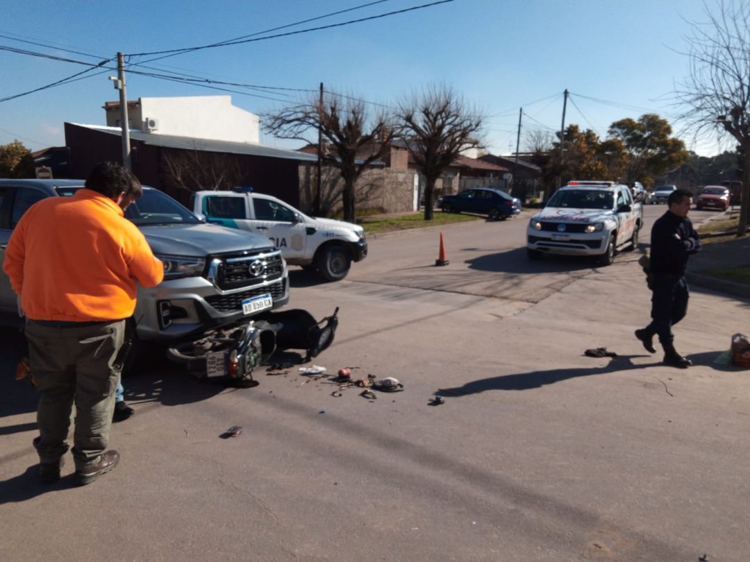 Dos hombres asistidos tras un choque en el barrio Sánchez Elía
