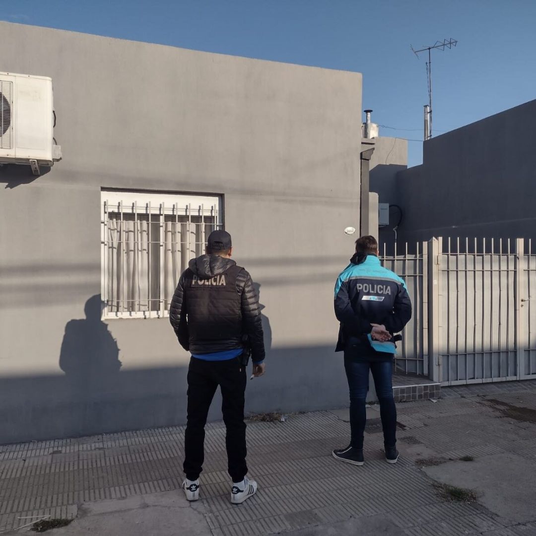 Detuvieron a un hombre que vendía marihuana, LSD y cocaína
