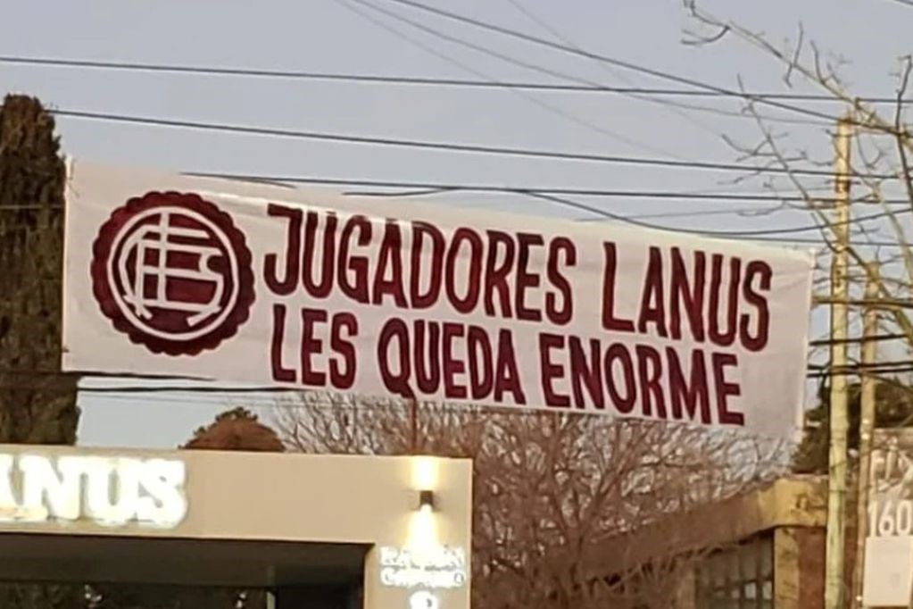 Los hinchas de Lanús, furiosos con los jugadores: duros pasacalles ante los flojos resultados del equipo