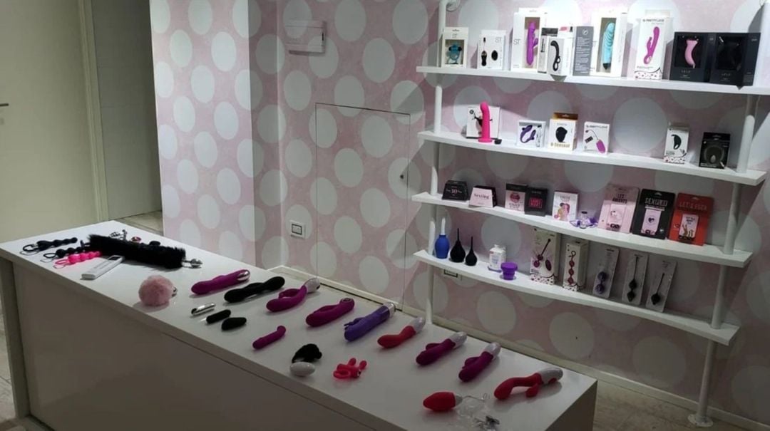 En un sex shop en Villa Crespo incautaron más de 280 consoladores que eran nocivos para la salud