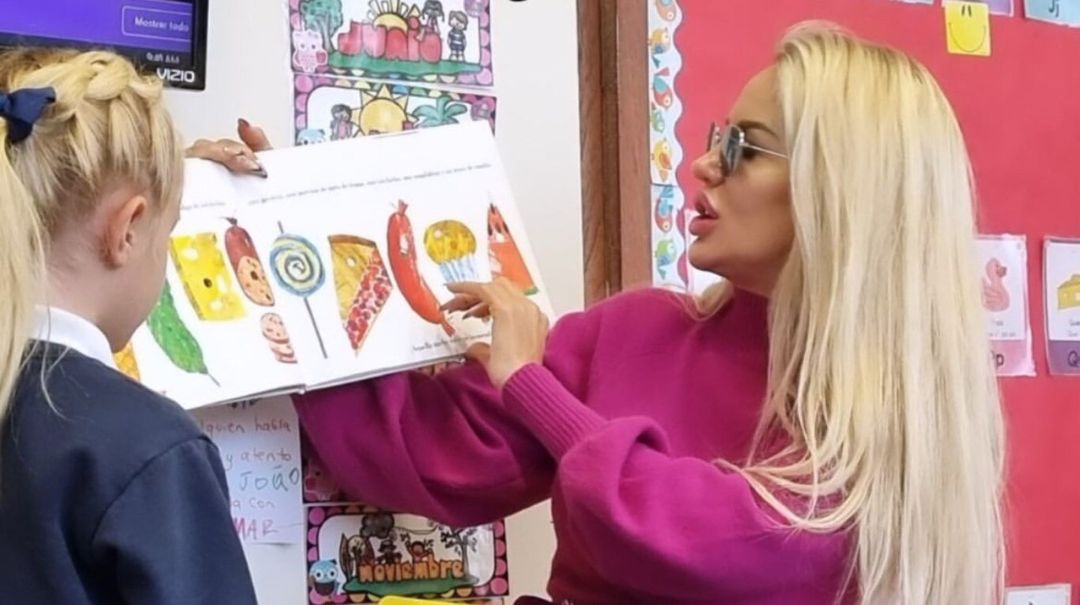 Luciana Salazar, en modo maestra: visitó el colegio de su hija Matilda y participó de una clase de español