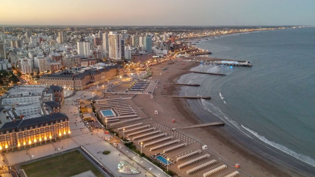 Para la temporada de verano 2023, alquilar una carpa en Mar del Plata costará casi medio millón de pesos